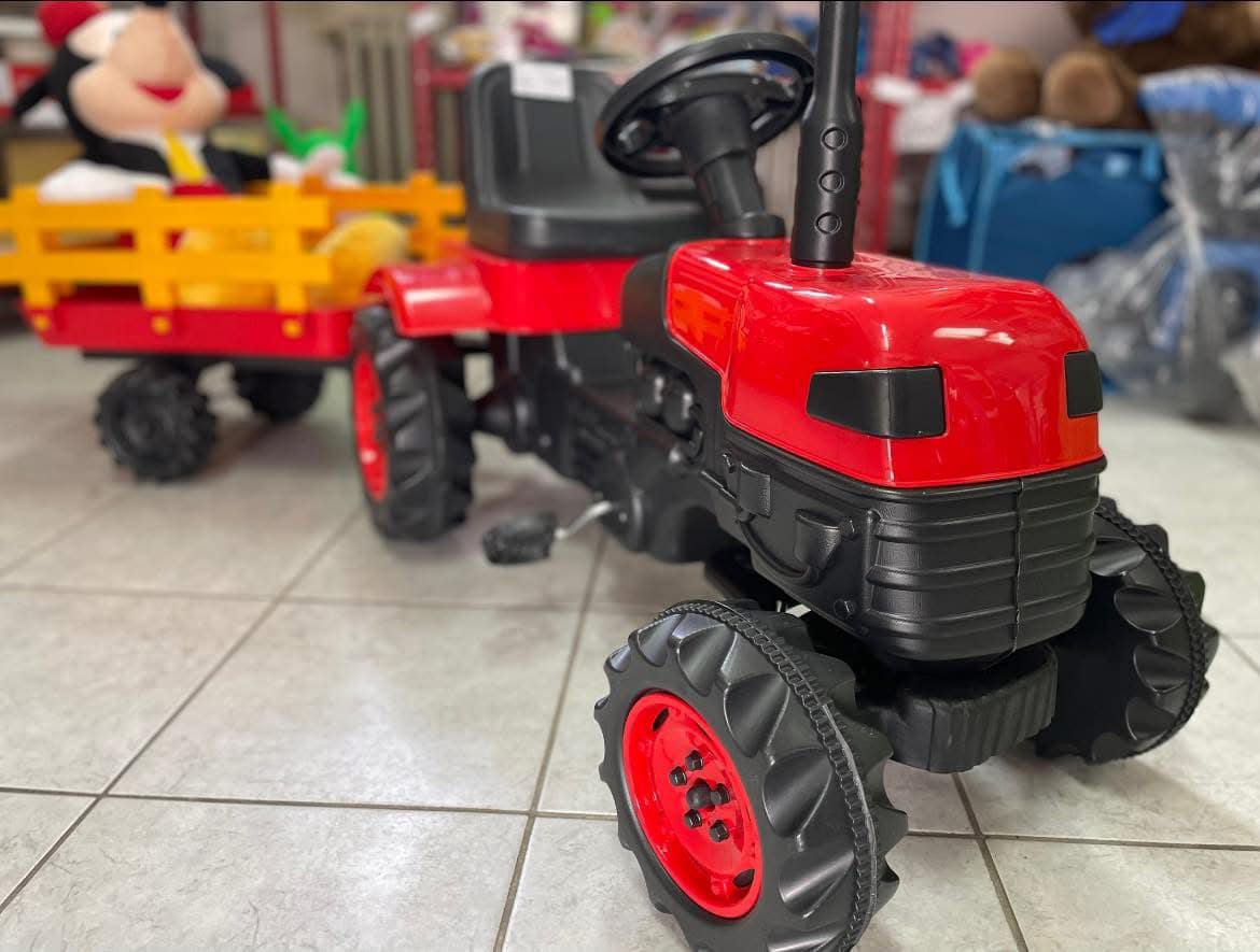 Traktor na pedale sa prikolicom